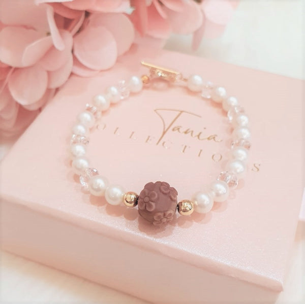 Carved Flower Alashan and White Pearls Bracelet